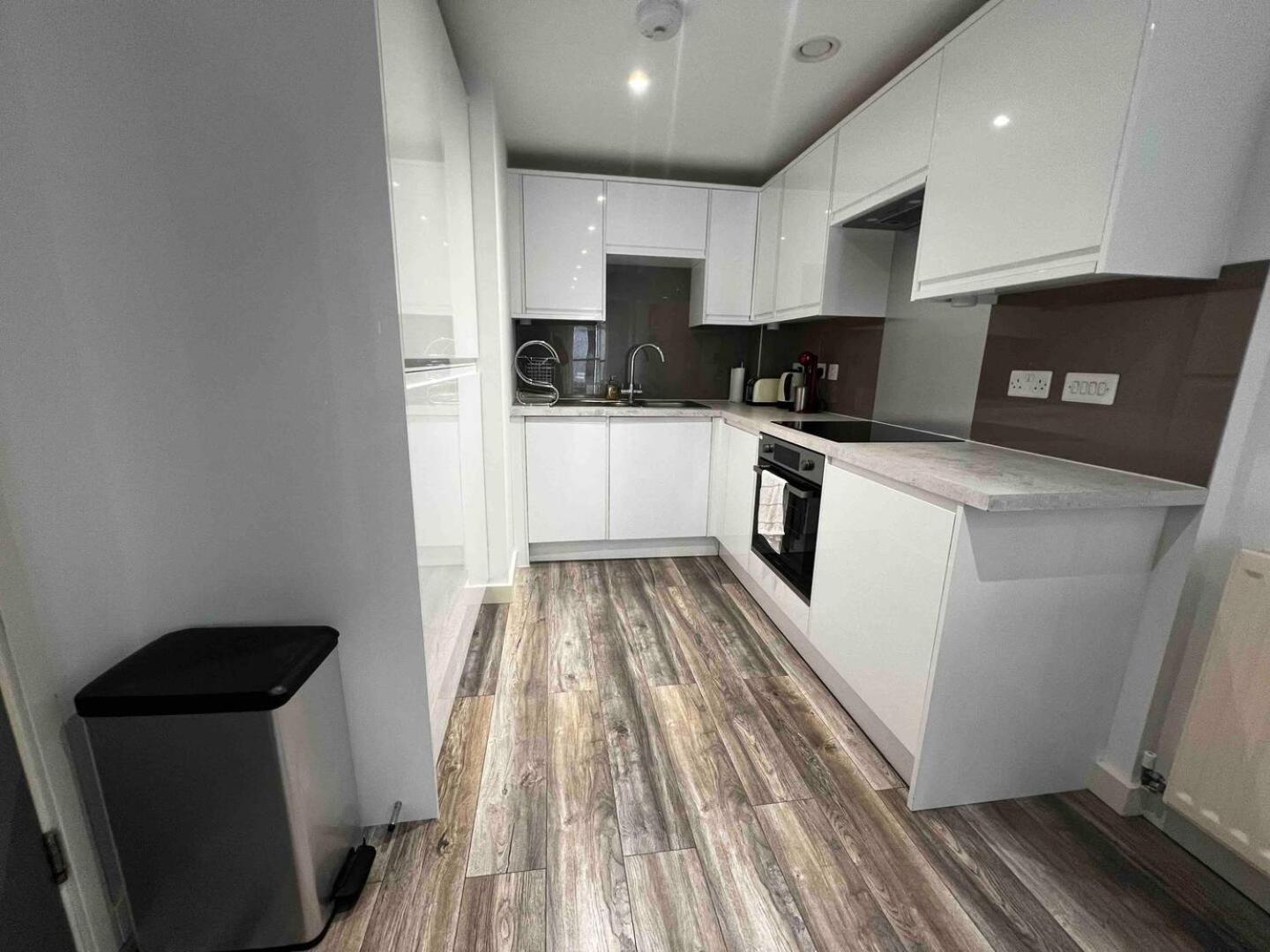 Stylish 1-Bed Flat With Sofa-Bed In London Apartment Екстериор снимка